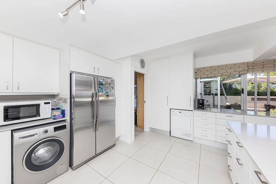 To Let 4 Bedroom Property for Rent in Tamboerskloof Western Cape
